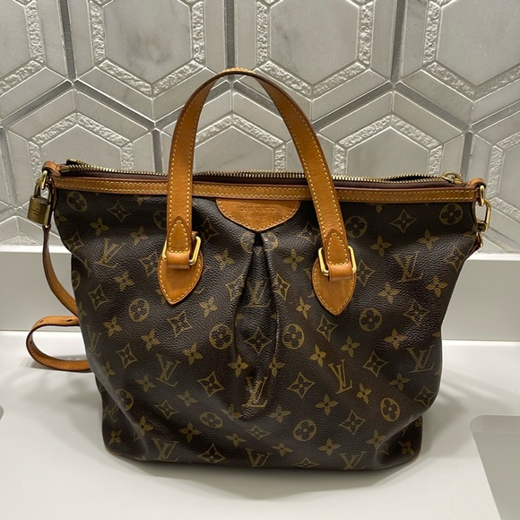 Louis Vuitton Purse -Monogram- very good shape.  Have box and bag original owner - Picture 1 of 15